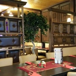 Gasthaus Lohgarten - Großer Gastraum mit Adventsdeko