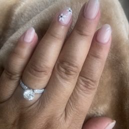 Gel nails with flower design