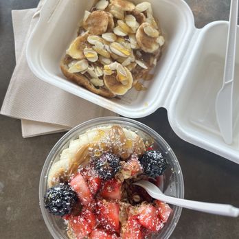 Hello Juice - Cinnamon Toast Crunch and The OG Acai Smoothie Bowl add peanut butter - Juice Bars & Smoothies Near Me - St. Louis, Missouri