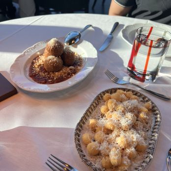 Tre Dita - Polpette di Brasato Patate Fritte - Italian Near Me - Chicago, Illinois Tre Dita - Polpette di Brasato Patate Fritte - Italian Near Me - Chicago, Illinois