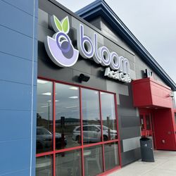 Bloom Acai Cafe - Entrance from the front