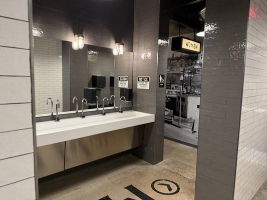 Pins Mechanical Co. by null
