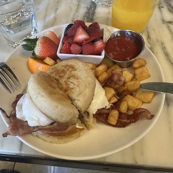 Umbra - Breakfast sandwich - New American Near Me - Minneapolis, Minnesota Umbra - Breakfast sandwich - New American Near Me - Minneapolis, Minnesota