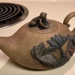 Crossroads Hospice Society Thrift Store - Old teapot, gifted to me on my birthday recently - and yeah, another frog, a little one on the lid.