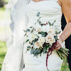 My Viola Floral Studio - Champagne colored roses, amaranthus and eucalyptus. Photo by Sara Young.