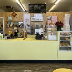 Sun's Donuts - Inside