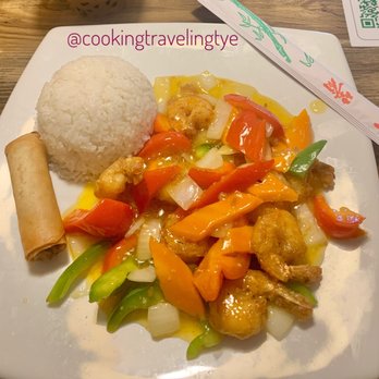 Saigon Cafe - Shrimp and Veggies with a spring roll - Vietnamese Near Me - Decatur, Georgia Saigon Cafe - Shrimp and Veggies with a spring roll - Vietnamese Near Me - Decatur, Georgia