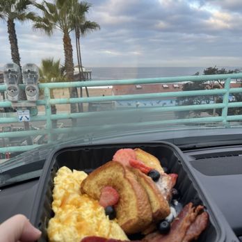 Eat Fantastic - Had a quick beach Brekkie!!! - Burgers Near Me - El Segundo, California