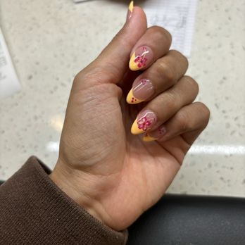 Captivate Nail Spa - LOVEEE - Nail Salons Near Me - Fullerton, California