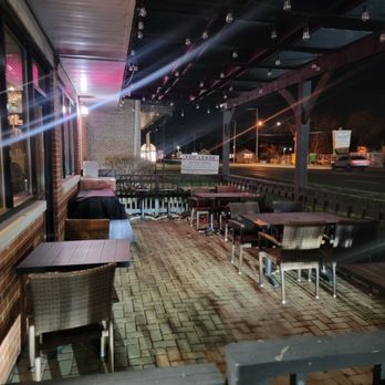 Urban Kitchen Restaurant - Outside seating - Southern Near Me - Crest Hills, Illinois Urban Kitchen Restaurant - Outside seating - Southern Near Me - Crest Hills, Illinois