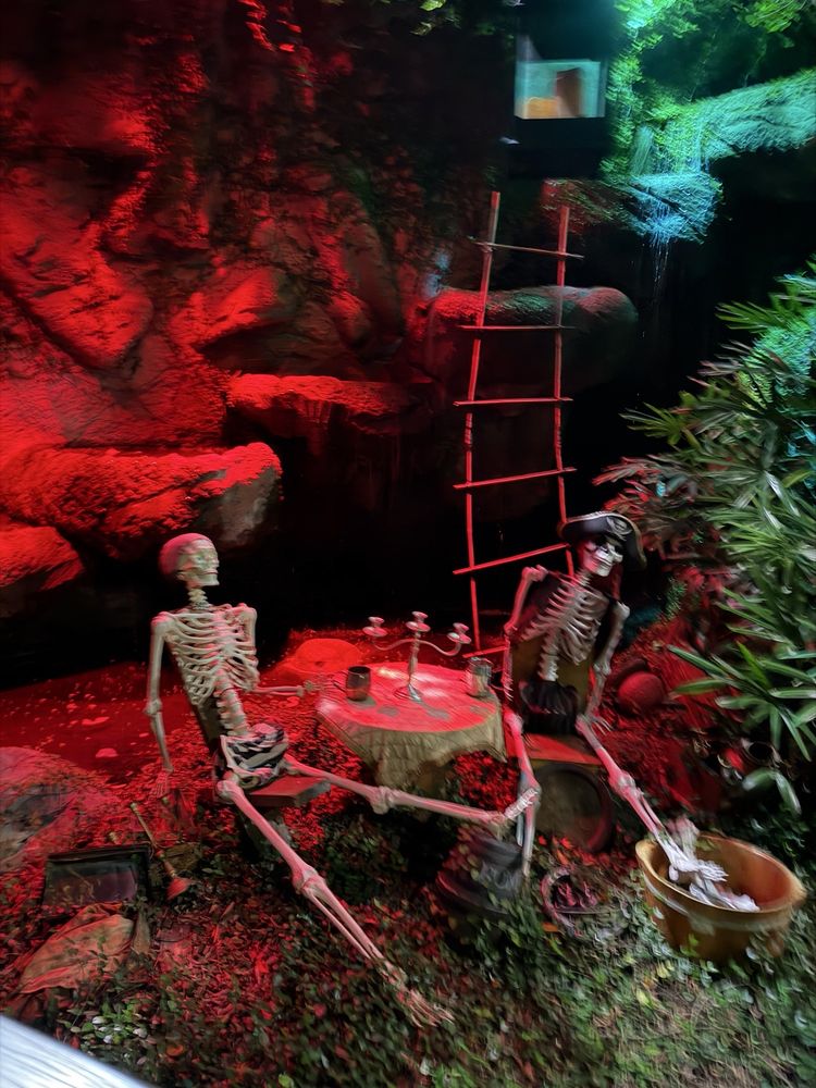 Smugglers Cove Adventure Golf Logo
