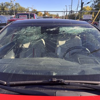 Hart's Collision - Smashed windshield - Auto Repair Near Me - East Greenbush, New York Hart's Collision - Smashed windshield - Auto Repair Near Me - East Greenbush, New York