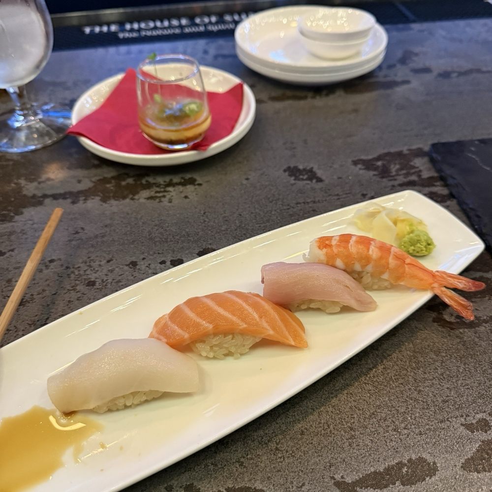 Sushi By The Heights - boring nigiri sampler - Sushi Bars Near Me - Houston, Texas Sushi By The Heights - boring nigiri sampler - Sushi Bars Near Me - Houston, Texas
