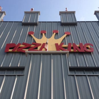 Pizza King - the front of the building - Pizza Near Me - Hoopeston, Illinois