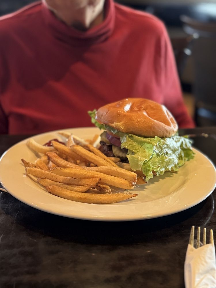 Home Plate Grill & Bar