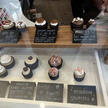 Dots Cupcakes - Cupcakes Near Me - Irvine, California