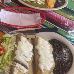 Los Almuerzos Mexicanos - Carne Quesadilla y enchiladas. We also got Jamaicas!