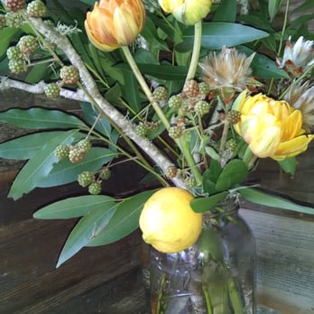 Outerlands - Charming floral arrangements - New American Near Me - San Francisco, California
