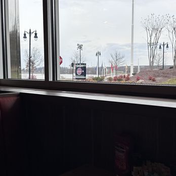 Silver Diner - Window seat view - New American Near Me - National Harbor, Maryland Silver Diner - Window seat view - New American Near Me - National Harbor, Maryland