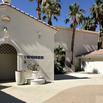 Ipanema Beach Club Pool - Restrooms located between Bar Aqua and 21+ Pool - Swimming Pools Near Me - Las Vegas, Nevada