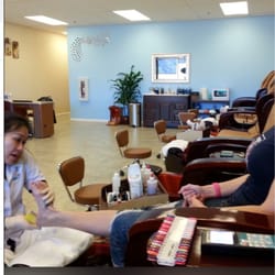 The Art Of Nails - Working and talking on the phone the whole tiem. Unprofessional .