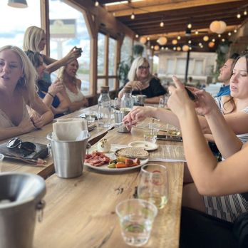 Arizona Winery Tours - Tasting room - Wine Tours Near Me Arizona Winery Tours - Tasting room - Wine Tours Near Me