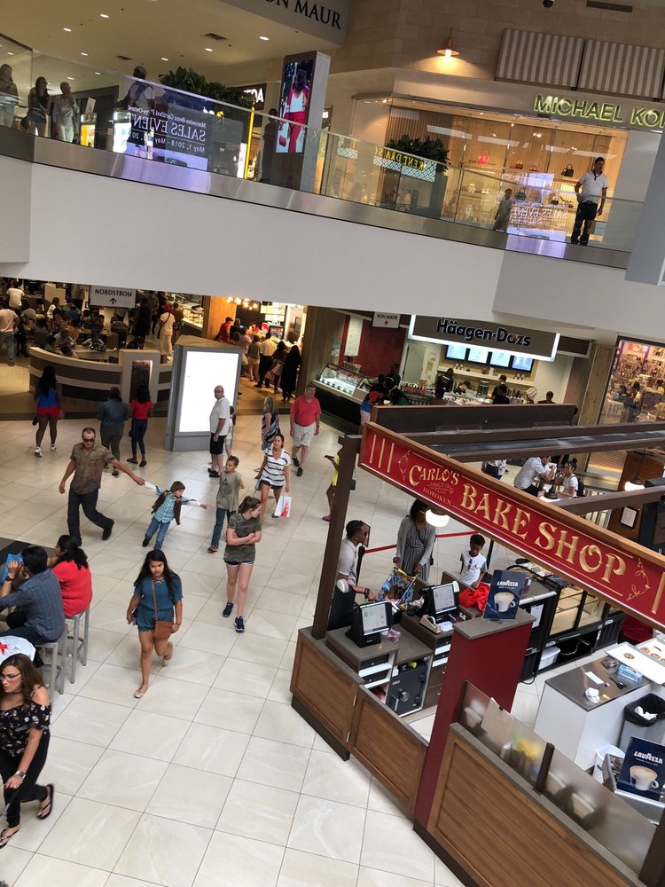 lacoste perimeter mall