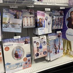 Party City - Frozen decor