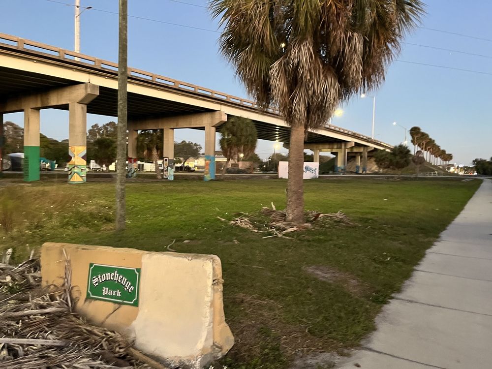 StoneHenge Park Logo