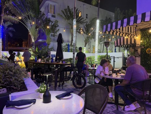 The Tavern - American Restaurant in Miami Beach by null