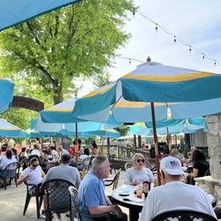 Hawthorne's Backyard Bar & Grill - Patio