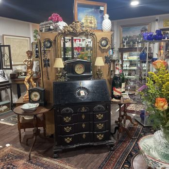 White Mtns Antique Gallery - Antiques Near Me - Ossipee, NH, New Hampshire