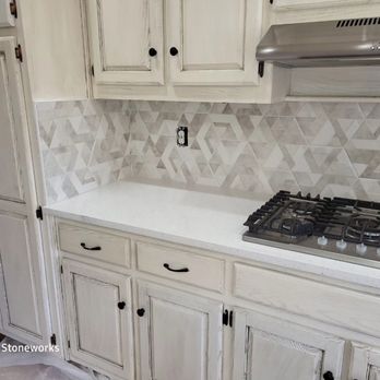 Bolt-On Tile And Granite - Olympic PQ Quartz countertops with a 3d Hexagon backsplash. - Tiling Near Me - Morrow, Georgia