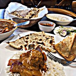 Chicken Massala, basmati rice and Samosa. With naan.