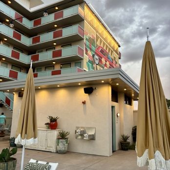 ARRIVE Albuquerque - By the pool - Hotels Near Me - Albuquerque, New Mexico