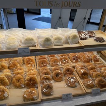 Tous les Jours - Variety of baked goods! - Bakeries Near Me - Honolulu, Hawaii Tous les Jours - Variety of baked goods! - Bakeries Near Me - Honolulu, Hawaii