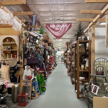 Brass Armadillo Antique Mall - So much to look at - Antiques Near Me - Phoenix, Arizona