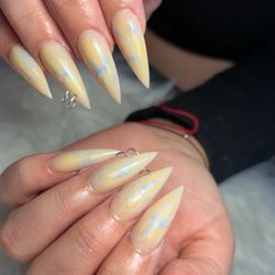 Lavue Nail Lounge