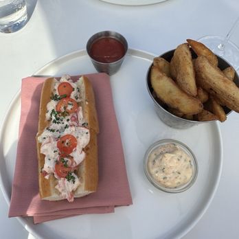 Cov - Lobster roll - can order hot or cold (this is the cold with extra mayo) - Seafood Near Me - Edgewater, New Jersey Cov - Lobster roll - can order hot or cold (this is the cold with extra mayo) - Seafood Near Me - Edgewater, New Jersey