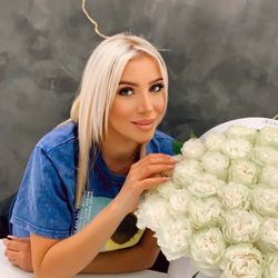 Adore Me Beauty Studio - Blonde, hair treatment and hair cut