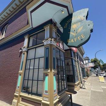 Dandelion Kaffe - Front door entrance - Coffee & Tea Near Me - Alameda, California Dandelion Kaffe - Front door entrance - Coffee & Tea Near Me - Alameda, California