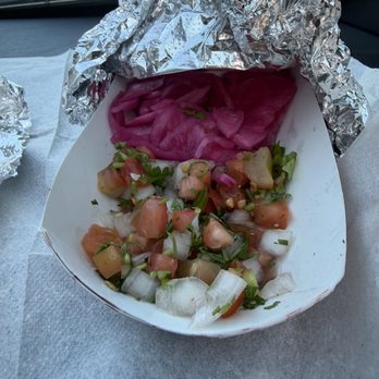 Los Trompos Taqueria - Pico de gallo and pickled onions - Tacos Near Me - Long Beach, California
