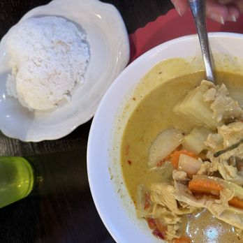 Thai Thai Restaurant - Yellow Chicken Curry with a side of Rice - Thai Near Me - San Marcos, California