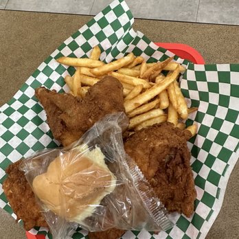 Halal Fried Chicken - 4 piece chicken basket with fries and a roll. - Burgers Near Me - Sacramento, California Halal Fried Chicken - 4 piece chicken basket with fries and a roll. - Burgers Near Me - Sacramento, California