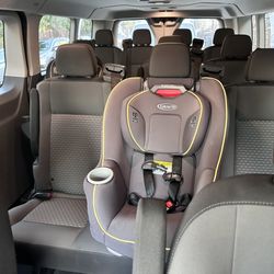 Jupiter Car Service - Car seats for kids available.