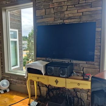 PNW TV Mounting Tech PRO - Looks good! - TV Mounting Near Me - walla Walla , Washington PNW TV Mounting Tech PRO - Looks good! - TV Mounting Near Me - walla Walla , Washington