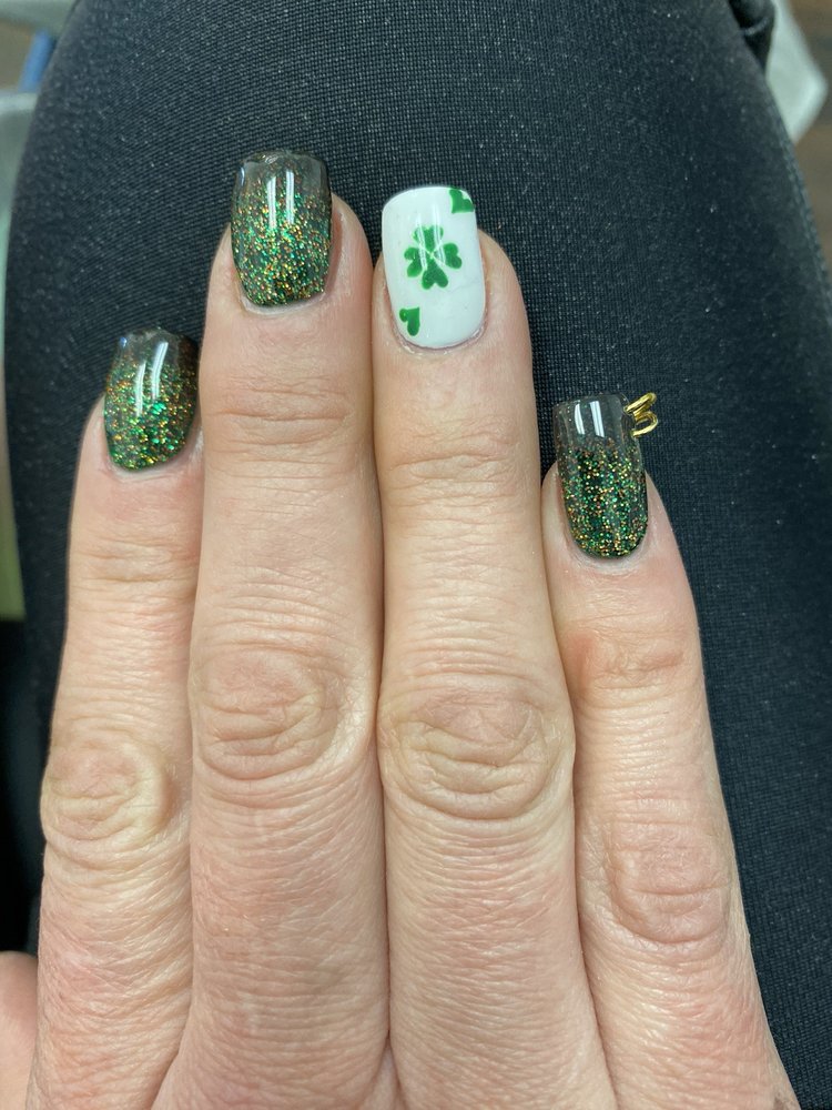 Michelle's Nails & Spa Logo