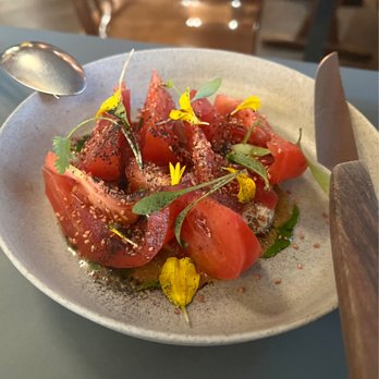Neue Taverne - Tomatoes with goat cheese and basil oil - Modern European Near Me - Zürich, ZH