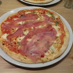 Pizza Pazza - Pizza mit Parmaschinken.