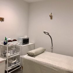 Golden Flower Nail Spa - Waxing Room